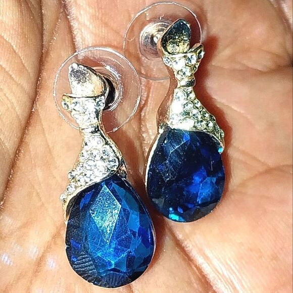 Elegant water drop shape pendant earrings - Picture 2 of 4